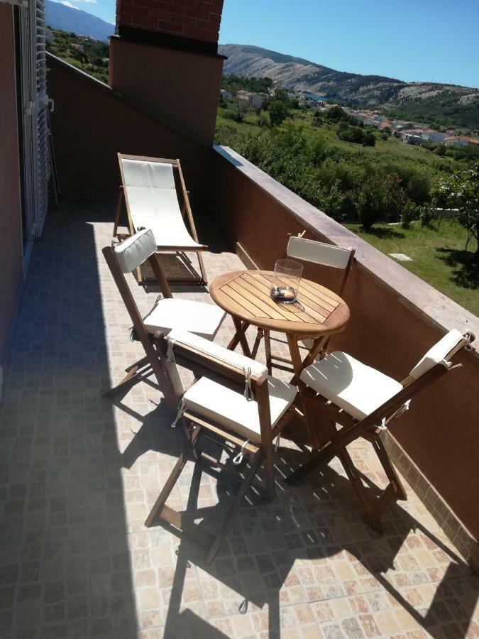 Apartments Mestrovic Лопар Экстерьер фото
